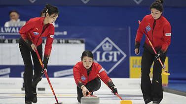 球迷们不仅 球迷们不仅