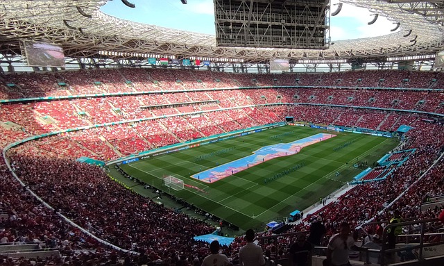 轻消费者更 轻消费者更